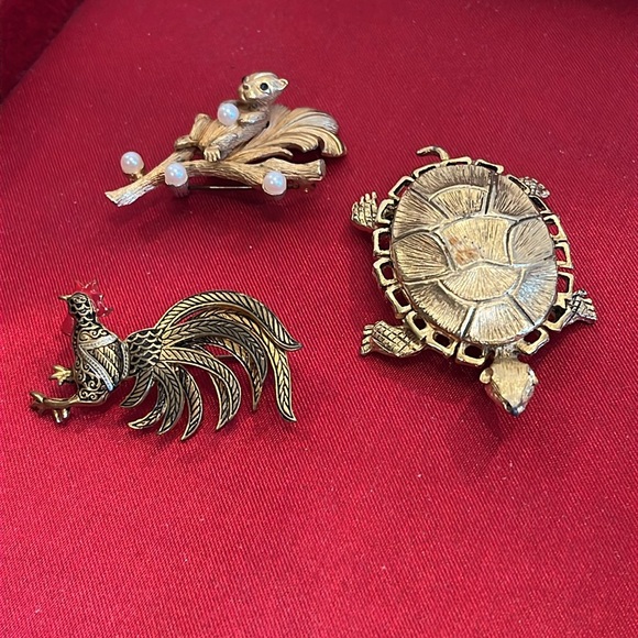 Vintage Brooches/Pins set of 3. Roaster Toledo Spain, Turtle Pell & Squirrel. - Picture 13 of 15